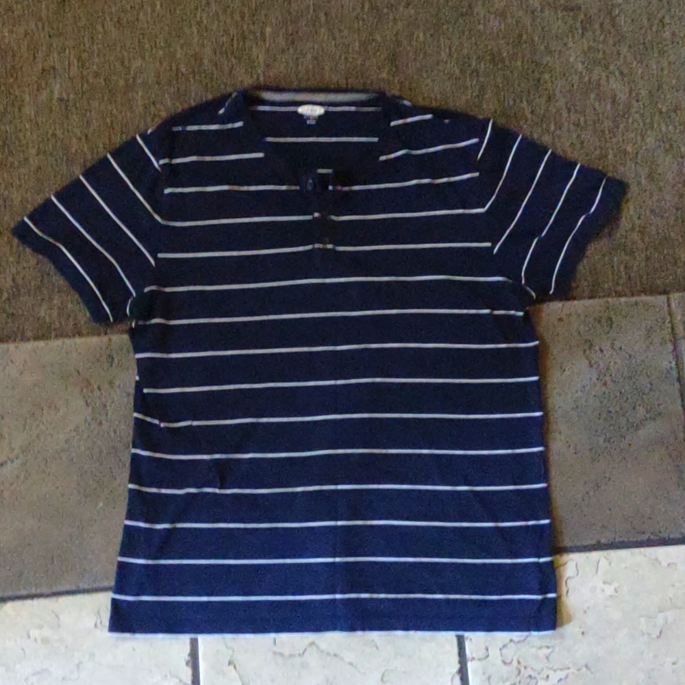 Old navy button t shirt
